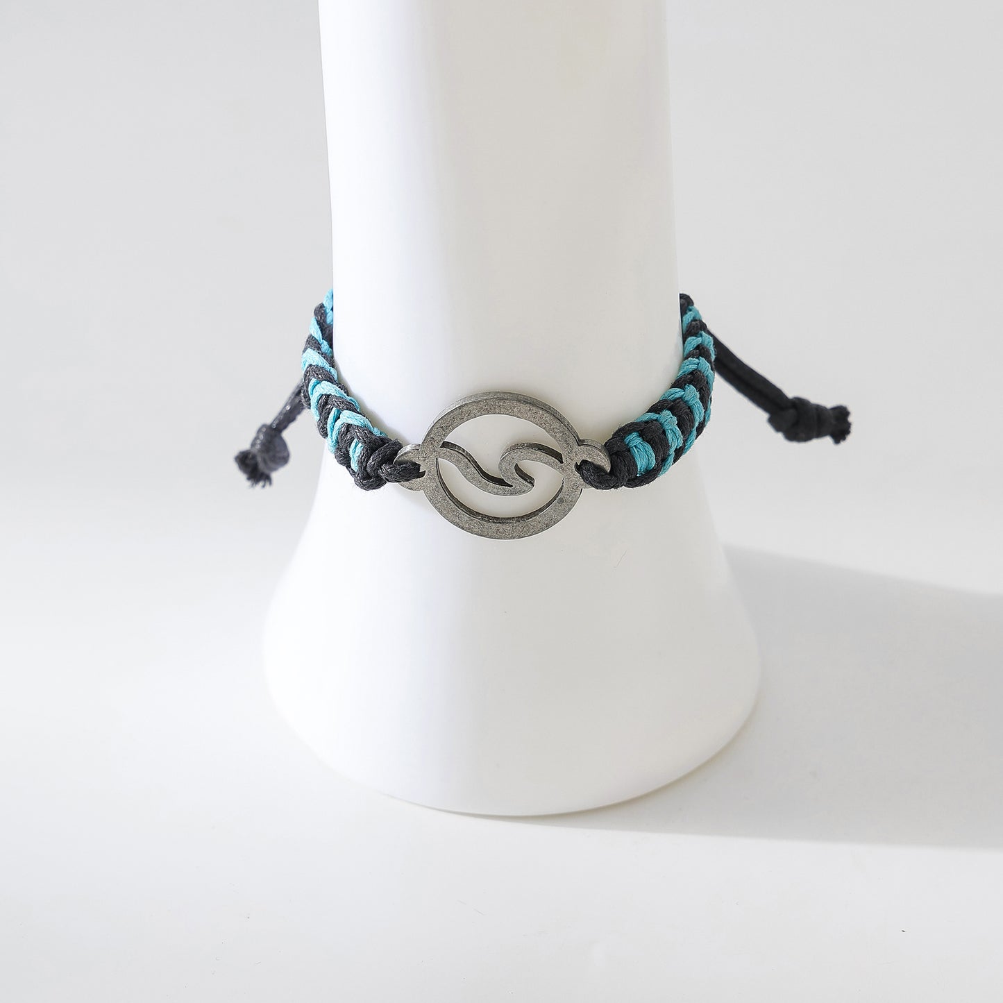 Boho - Chic Pewter Wave Macrame Bracelet: Hand-Woven Ocean-Inspired Jewelry for Men and Women