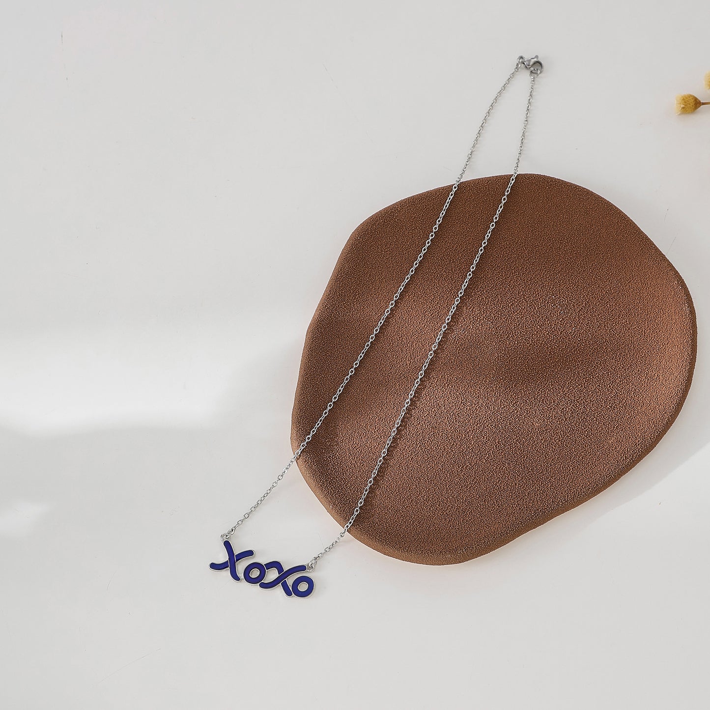 Charming "XOXO" Mood - Inspired Silver Chain Necklace for Women