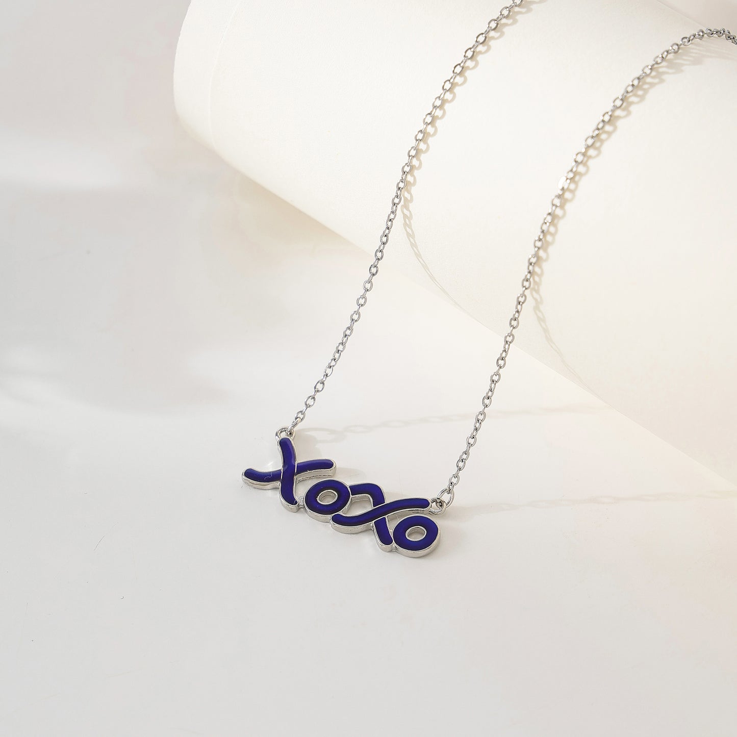 Charming "XOXO" Mood - Inspired Silver Chain Necklace for Women