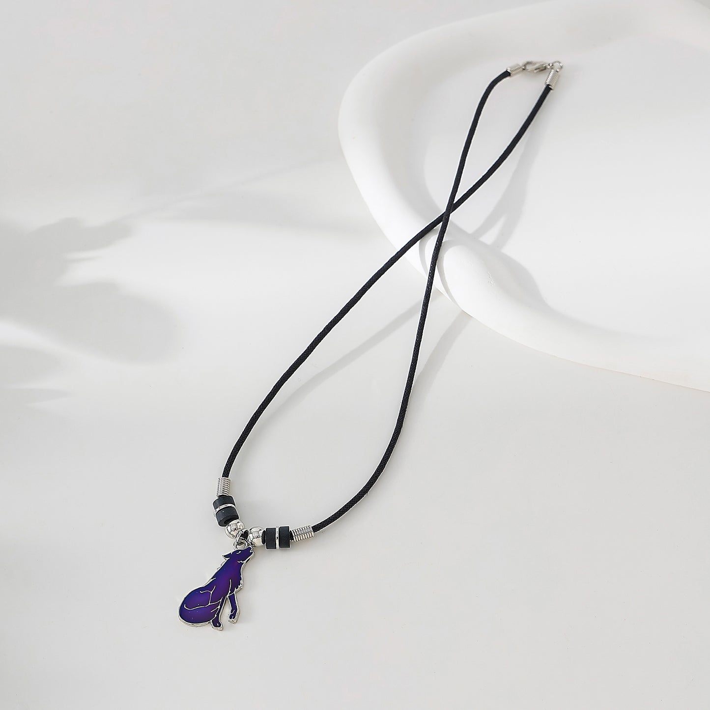 Mood wolf necklace