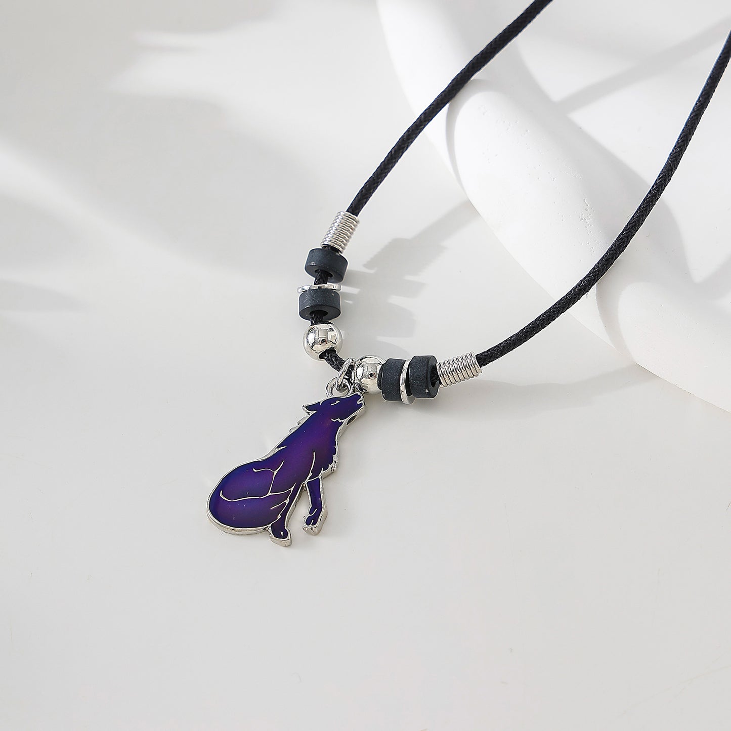 Mood wolf necklace