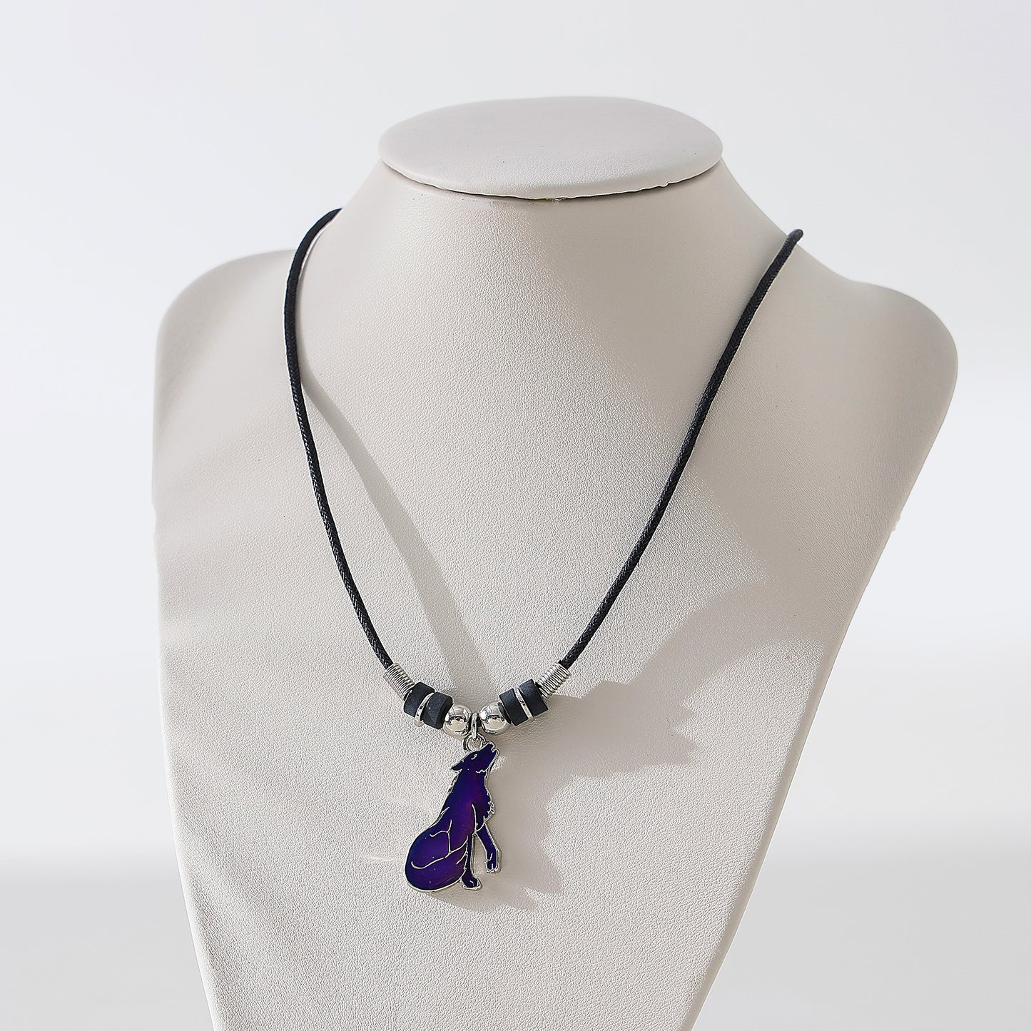 Mood wolf necklace