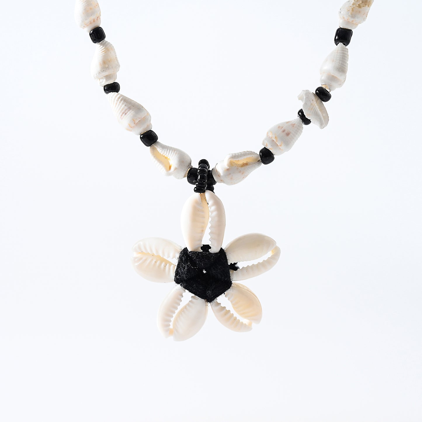 1pc Elegant Women's Cowrie Shell Necklace with Floral Design - Mother's Day/Beach Vacation Accessory
