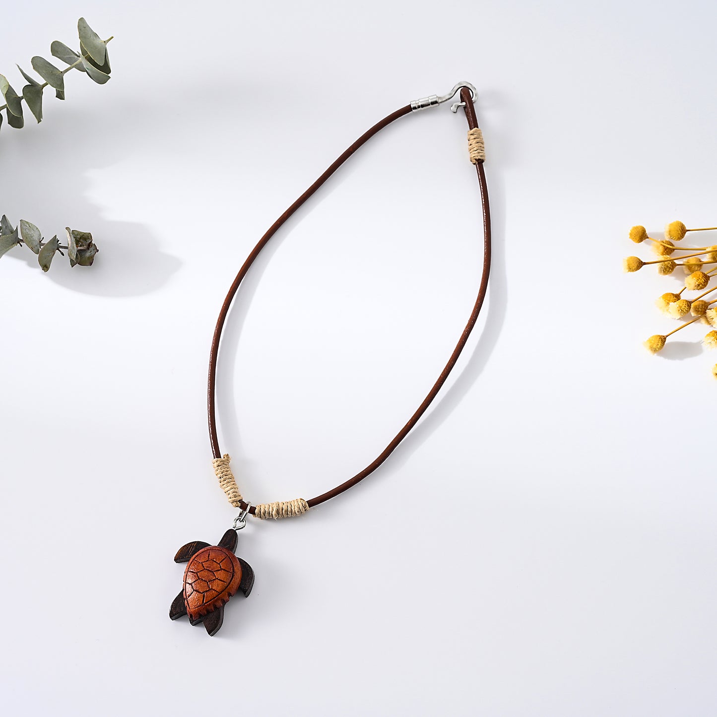 1pc Rustic Boho Necklace, Wood Turtle Pendant & Leather Cord, Woven Jute Accents, Unisex Summer Vacation/Beach Party/Casual Gift
