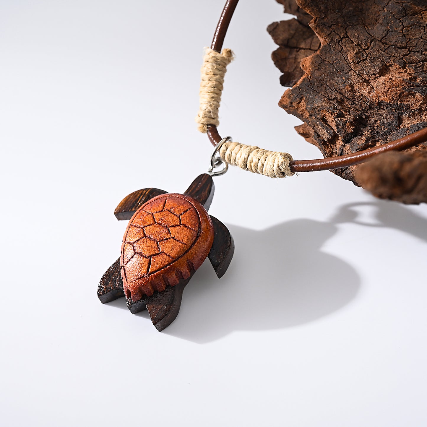 1pc Rustic Boho Necklace, Wood Turtle Pendant & Leather Cord, Woven Jute Accents, Unisex Summer Vacation/Beach Party/Casual Gift