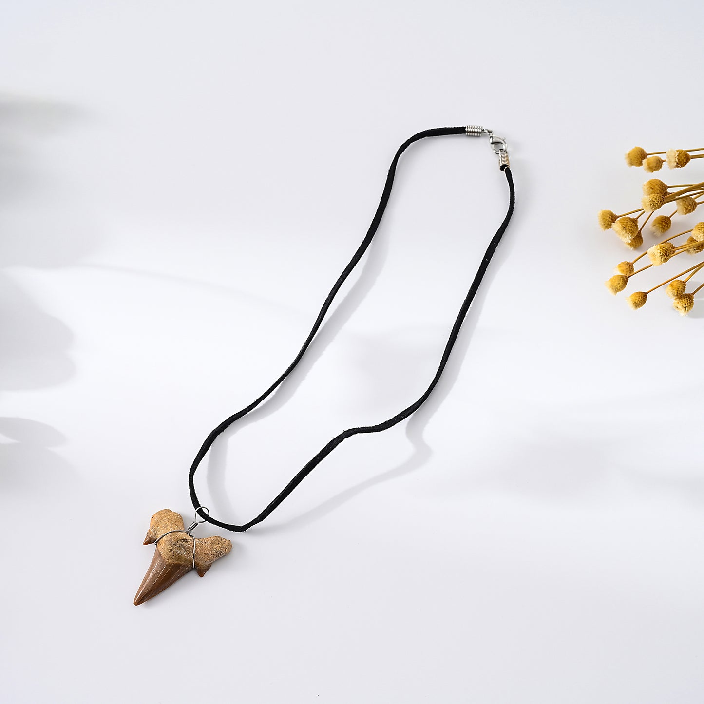 1pc Boho Beach Necklace, Shark Tooth & Leather Cord, Natural Fossil Pendant, Unisex Summer Vacation/Beach Party/Casual Gift