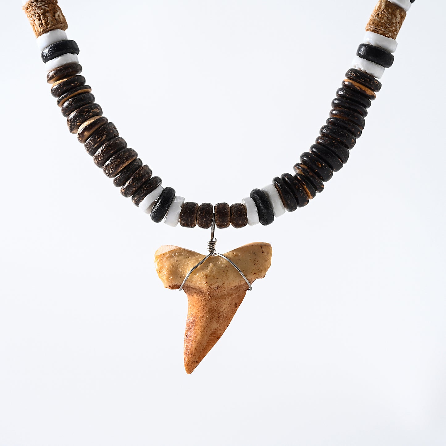 1pc Faux Shark Tooth & Natural Coco Combo Beads (Black/White/Brown), Silver Accents, Unisex Summer Vacation/Beach Party/Casual Gift