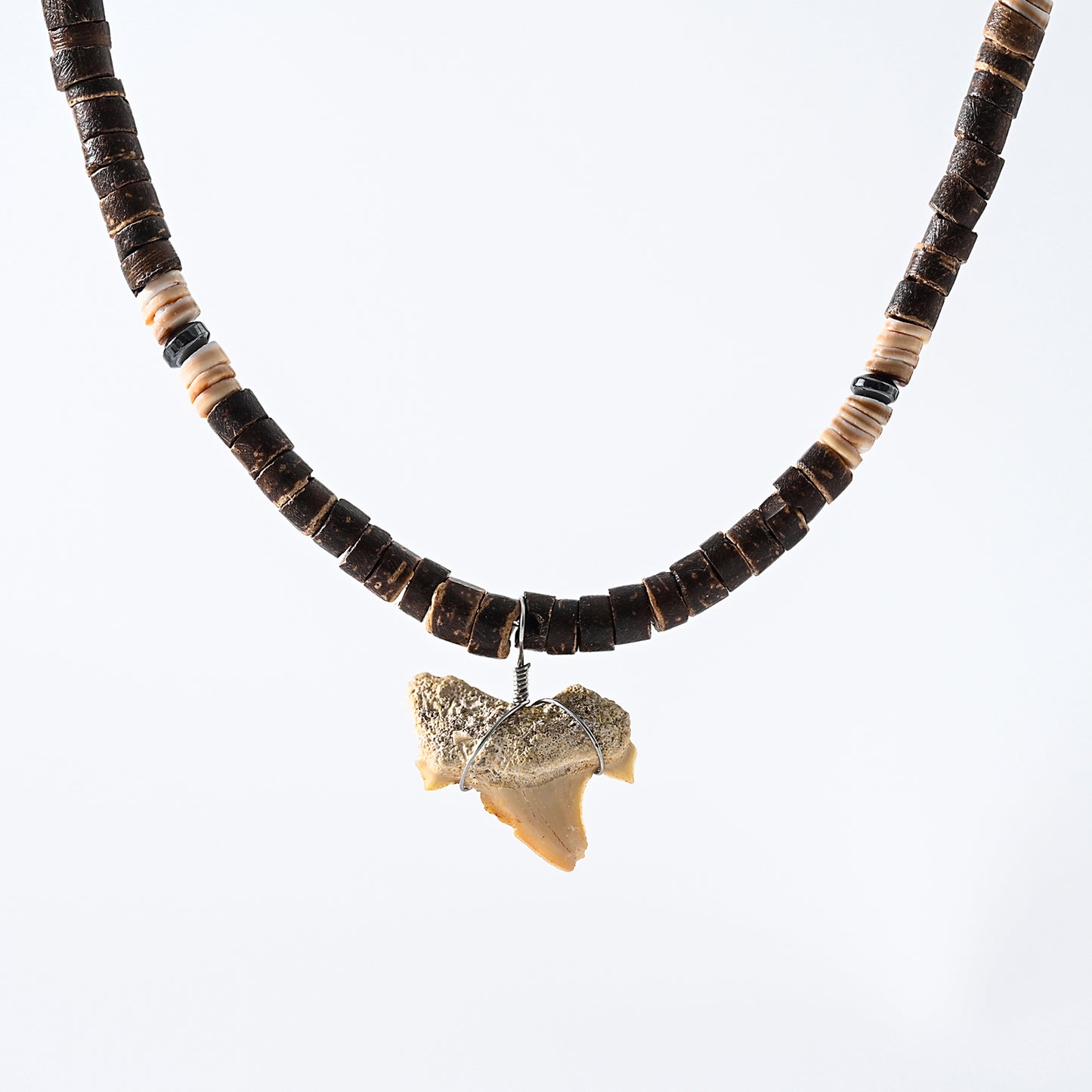 1pc Boho Beach Necklace, Brown Coconut Shell Beads & Shark Tooth, Silver-Accented Carved Beads, Unisex Summer Vacation/Beach Party/Casual Gift