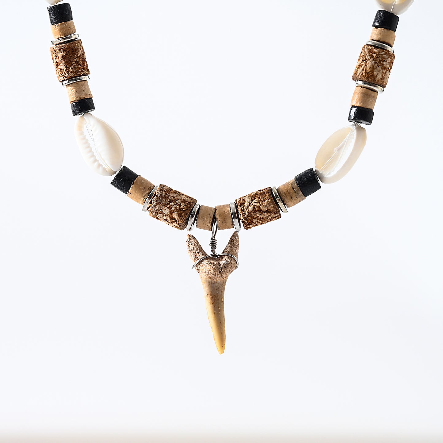 1pc Bohemian Style Mixed Bead Shark Tooth Necklace for Men/Women - Natural Wood & Shell Beads with Authentic Shark Teeth, Beach Party/Summer Gift