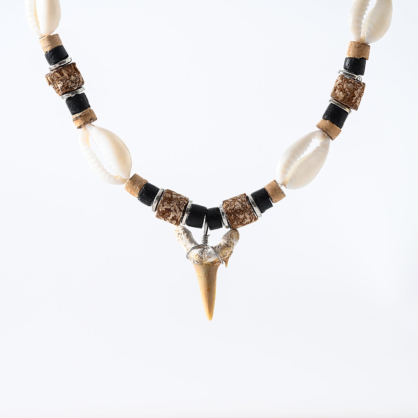 1pc Bohemian Style Mixed Bead Shark Tooth Necklace for Men/Women - Natural Wood & Shell Beads with Authentic Shark Teeth, Beach Party/Summer Gift