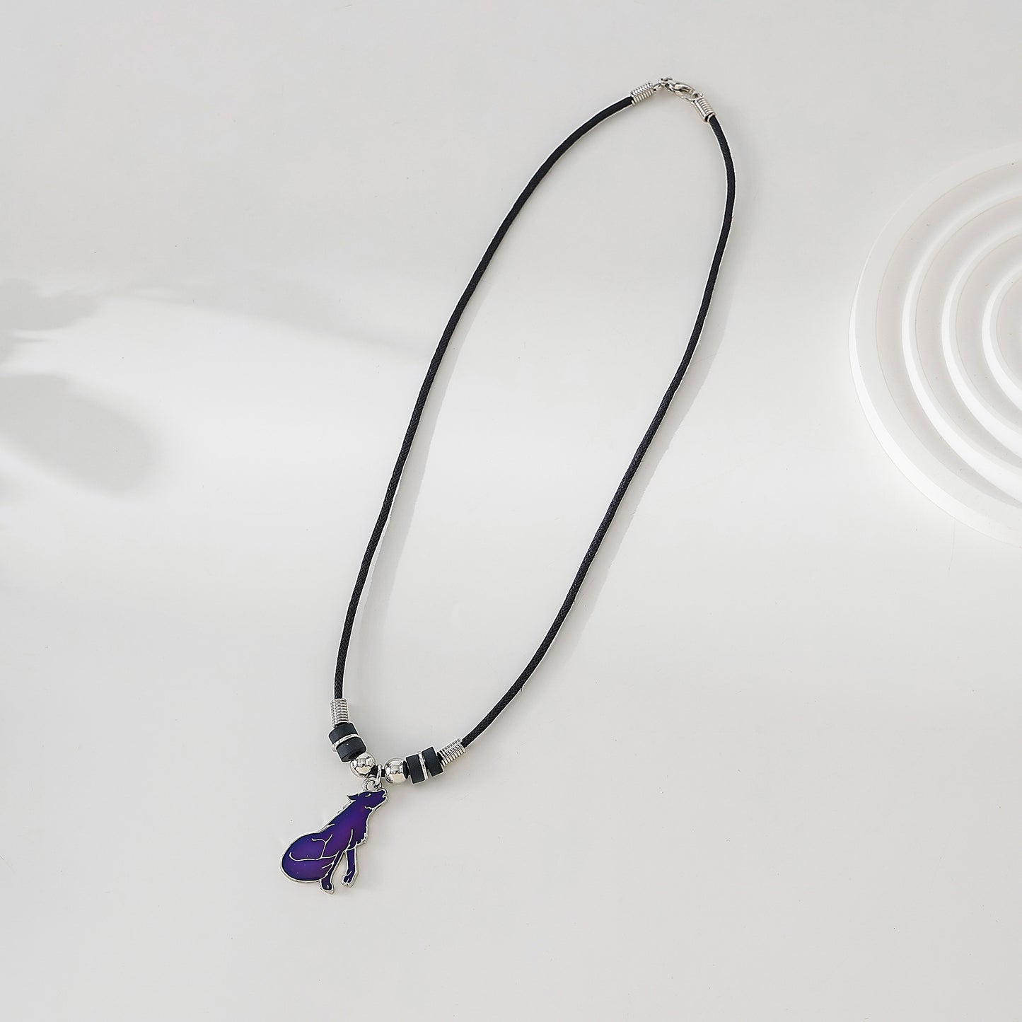Mood wolf necklace