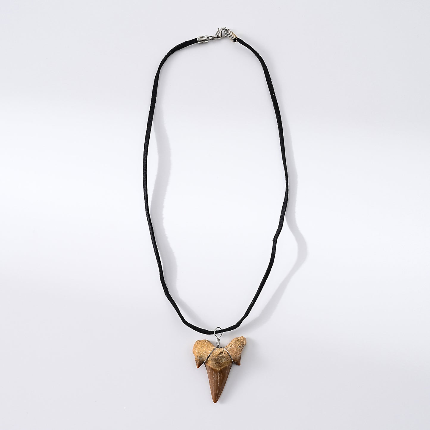 1pc Boho Beach Necklace, Shark Tooth & Leather Cord, Natural Fossil Pendant, Unisex Summer Vacation/Beach Party/Casual Gift