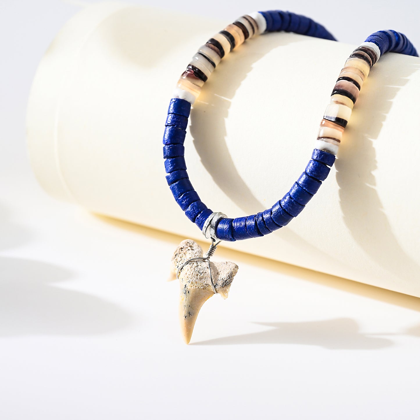 1pc Boho Beach Necklace, Natural Blue Puka Shell & Shark Tooth, Multicolor Beaded Accents, Unisex Summer Vacation/Beach Party/Casual Gift