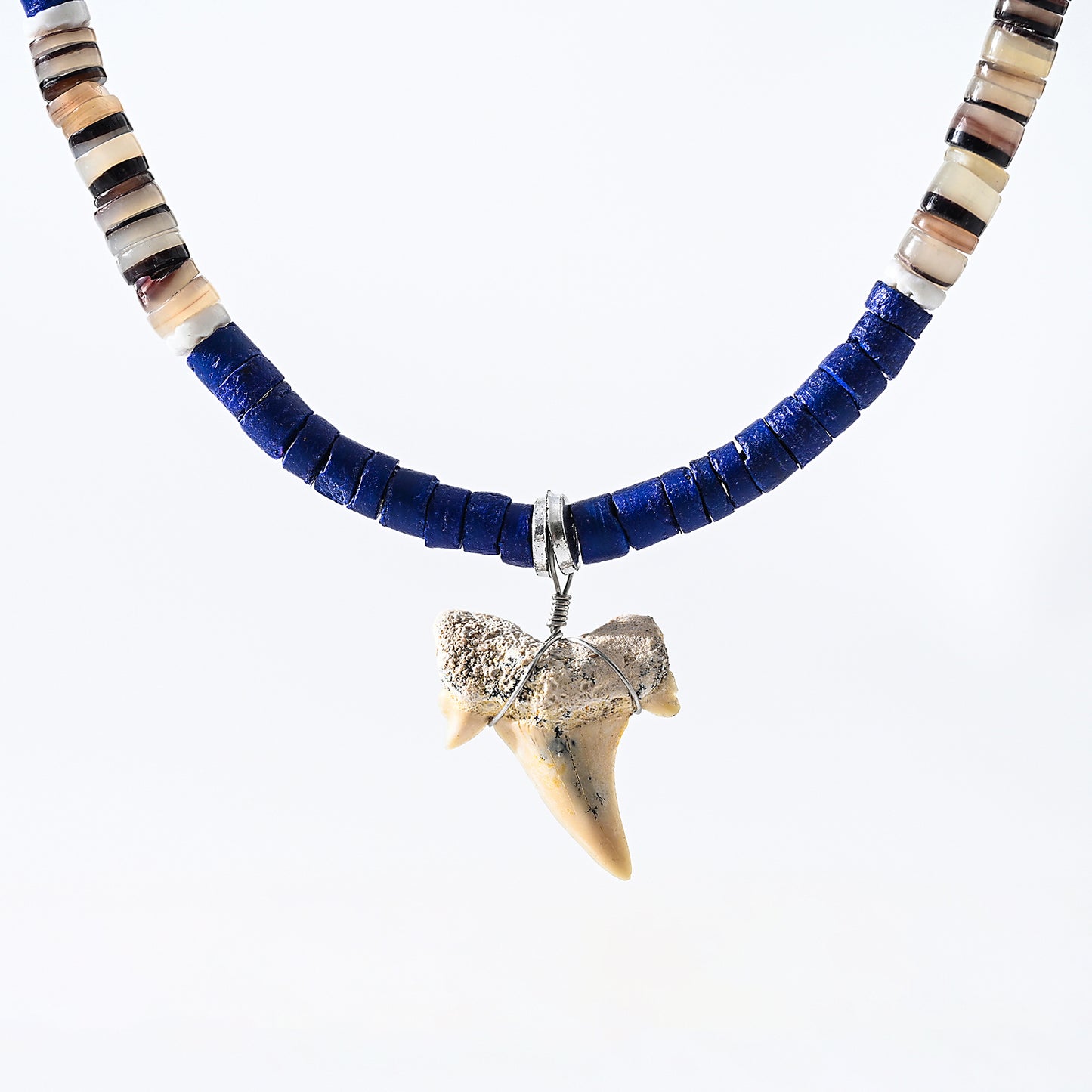 1pc Boho Beach Necklace, Natural Blue Puka Shell & Shark Tooth, Multicolor Beaded Accents, Unisex Summer Vacation/Beach Party/Casual Gift