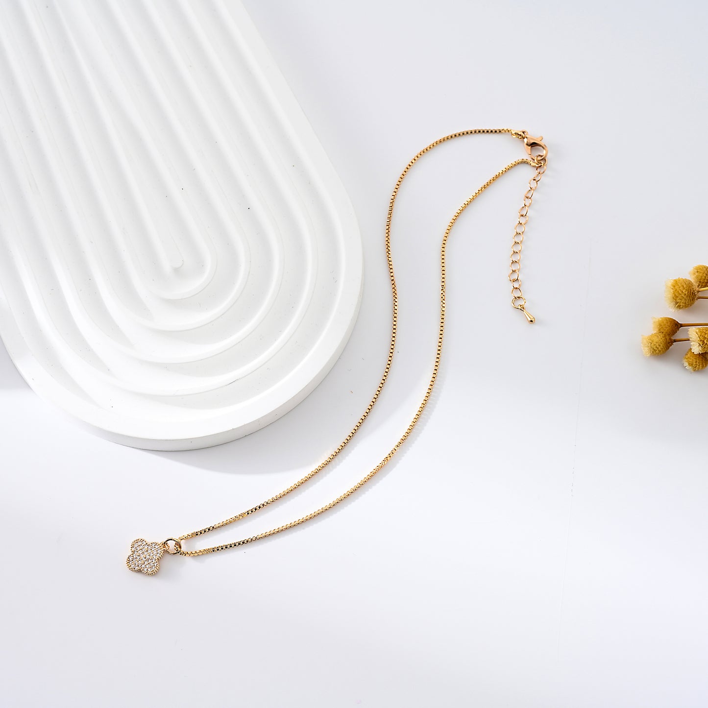 1pc Vintage Gold-Plated Necklace, Full Diamond-Covered Clover Pendant, Square Chain, Women's Valentine's Day/Anniversary/Formal Gift