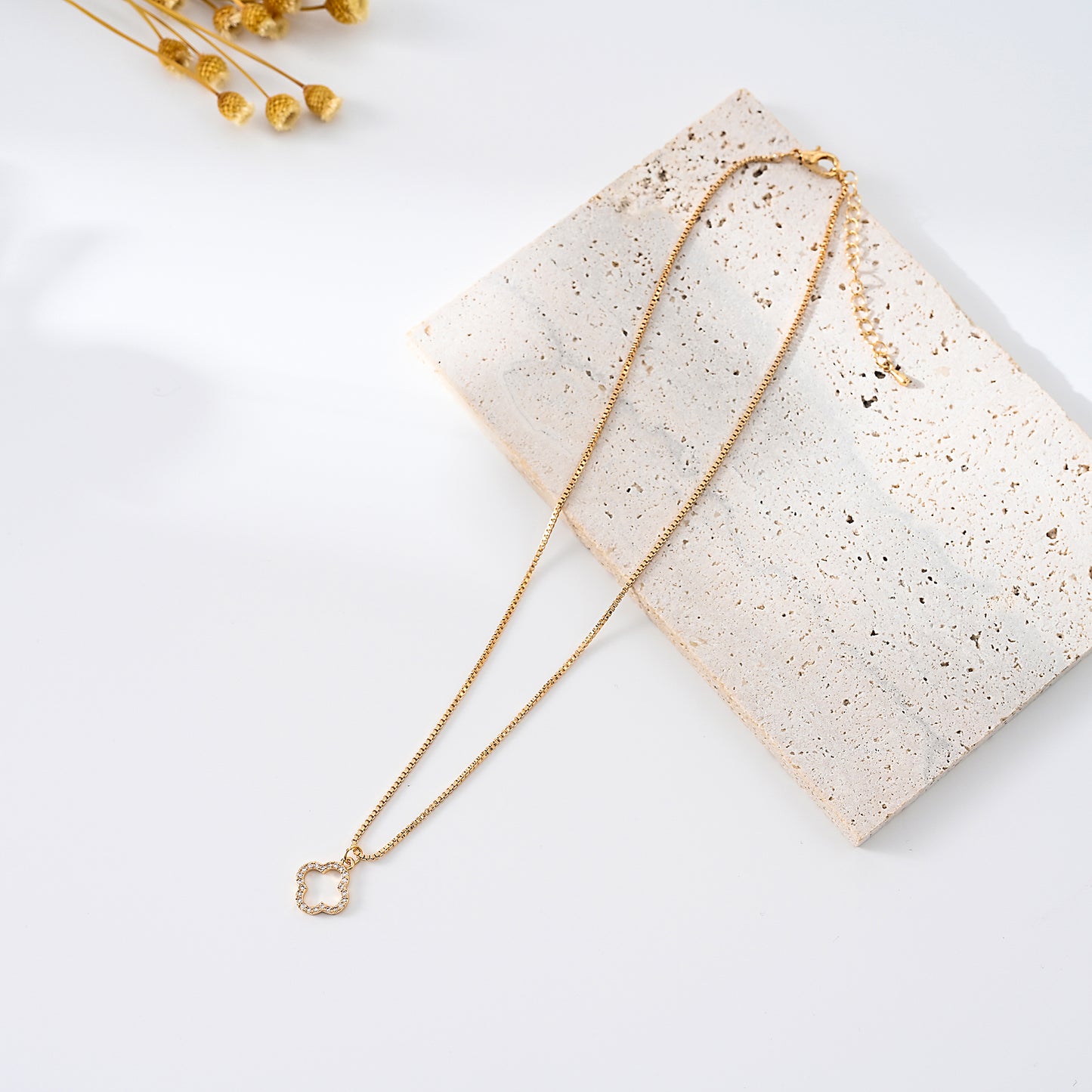1pc Elegant Gold-Plated Necklace, Diamond-Encrusted Clover Pendant, Square Chain, Women's Valentine's Day/Anniversary/Formal Event Gift